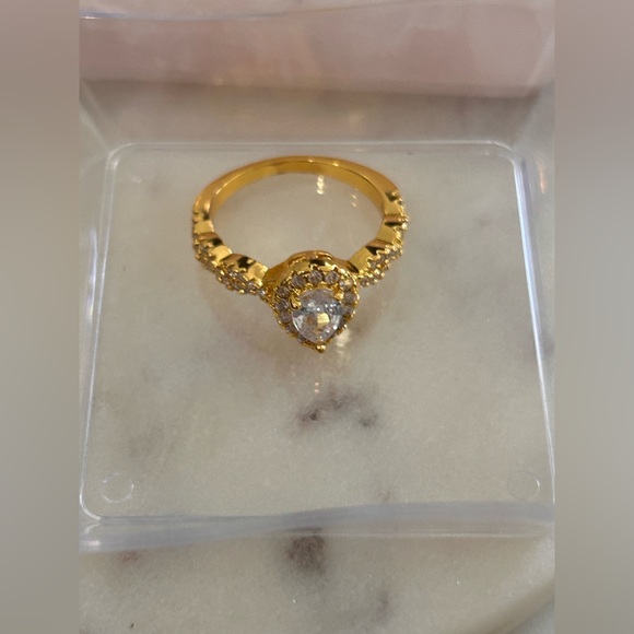 Vintage style pear cut pave set royal looking ring size 8 - Picture 9 of 10